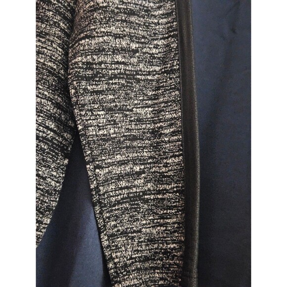 Black & White Long Sleeve Sweater Top with a pocket - Picture 4 of 6